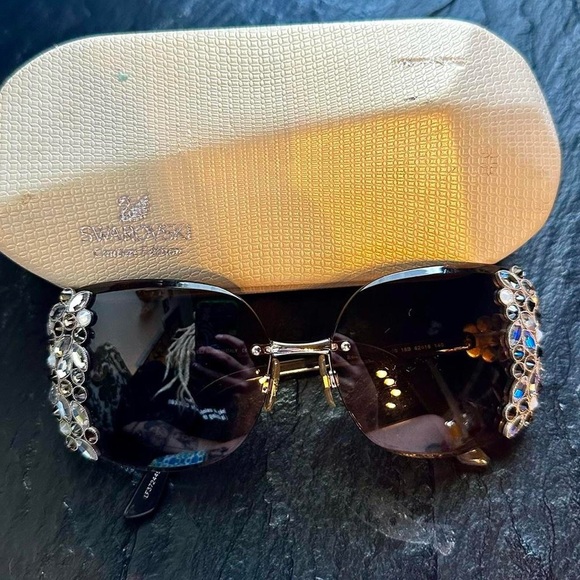 Authentic Swarovski Oversized Sunglasses - Picture 1 of 8